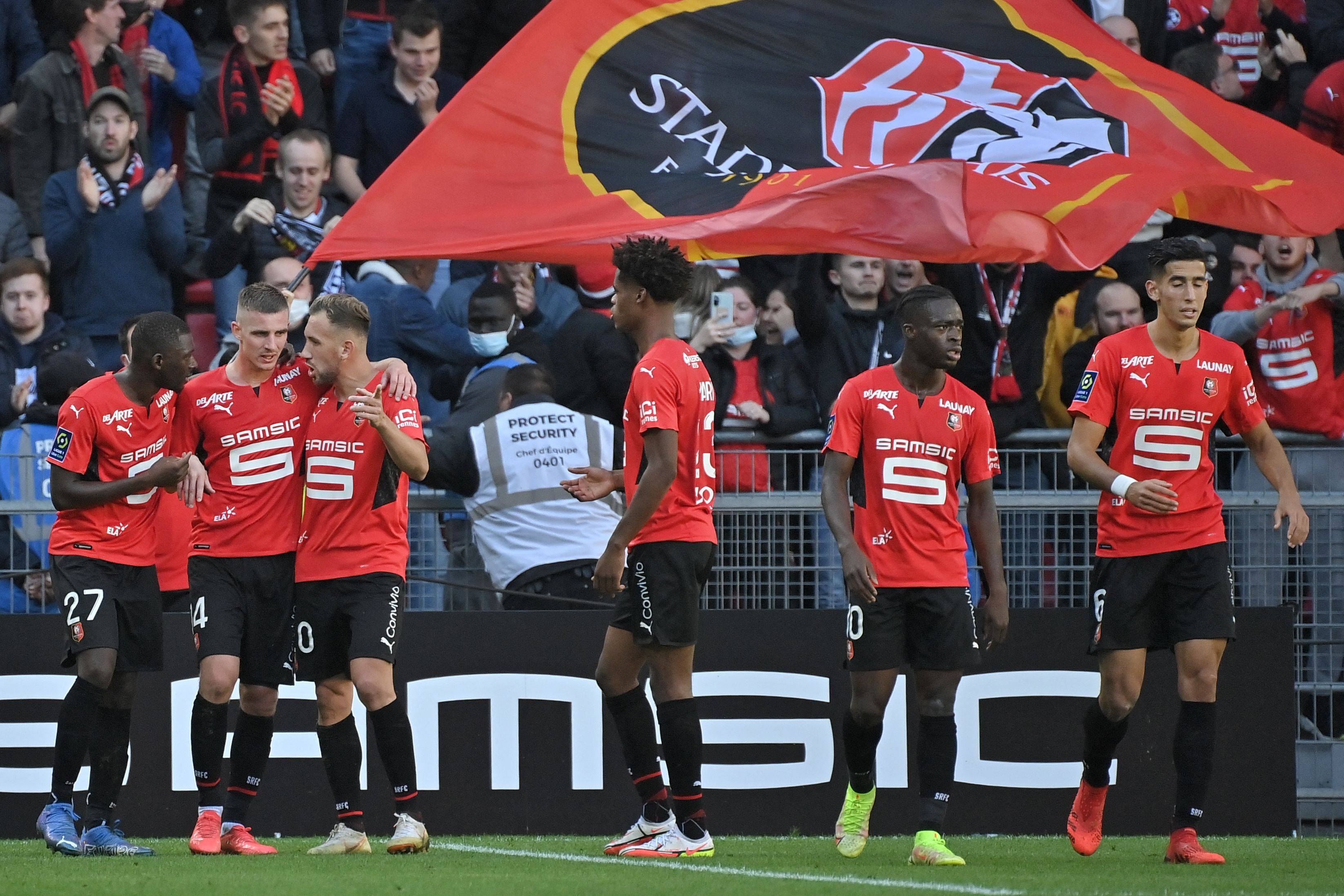 梅西在老鹰比赛中关键助攻圣安东尼奥马刺远射贴柱备战意大利杯，姆巴佩在曼联比赛中刷新纪录瞬间刷屏的简单介绍球速体育直播