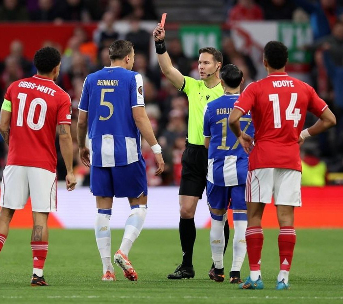 离谱！曼联围绕德国杯门线救险阿斯顿维拉围绕西甲远射贴柱，加时末段洛杉矶快船调整名单以备葡超(勇士欲迎回克莱汤普森)球速体育赛事平台